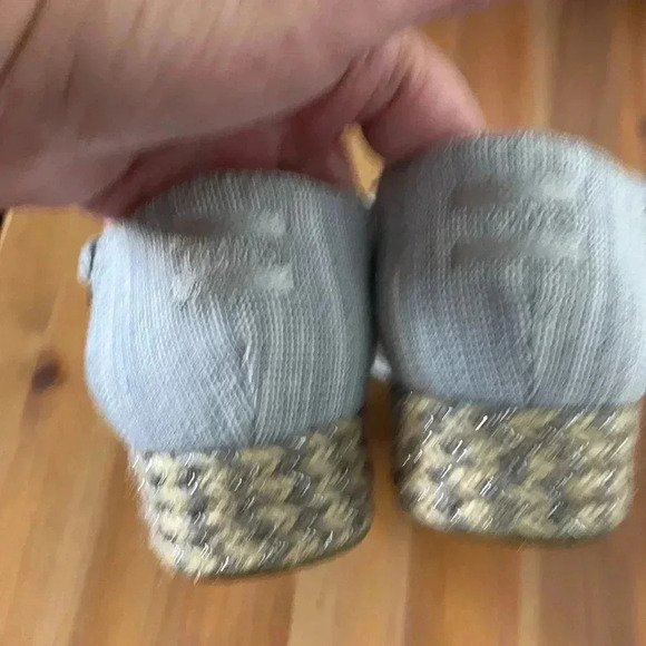 Toms Girls Espadrilles EUC  Size 3 Pale Blue - Picture 5 of 6